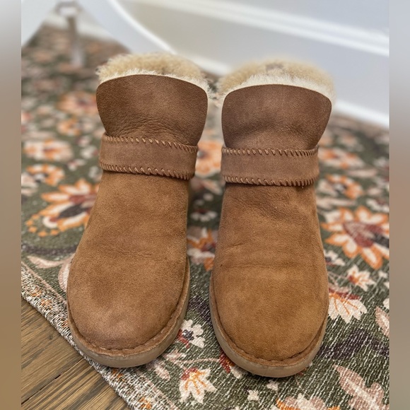 UGG McKay Classic Ankle Bootie in Chestnut Size 9.5 - Picture 3 of 9
